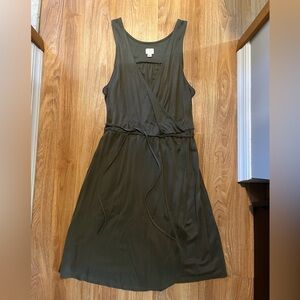 Green front-tie dress